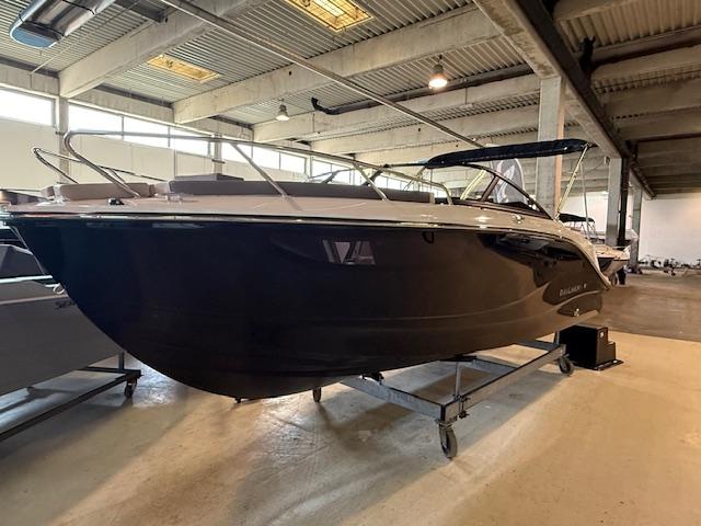 C21 Cuddy mit 225 PS TESTBOOT C21 Cuddy mit 225 PS TESTBOOT