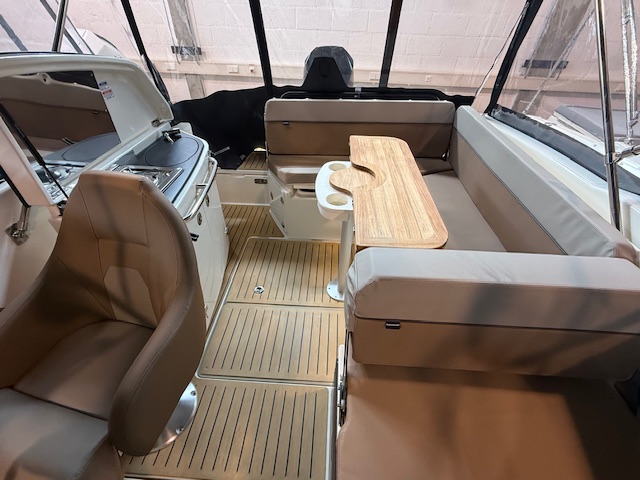 Quicksilver Activ 755 Cruiser mit Mercury 250PS Lagerboot