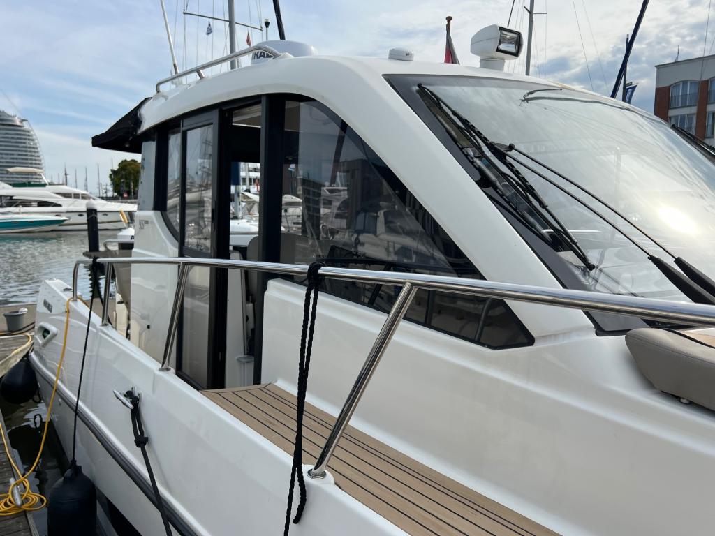 _Quicksilver_905_Weekend_300PS_V8 _Quicksilver_905_Weekend_300PS_V8