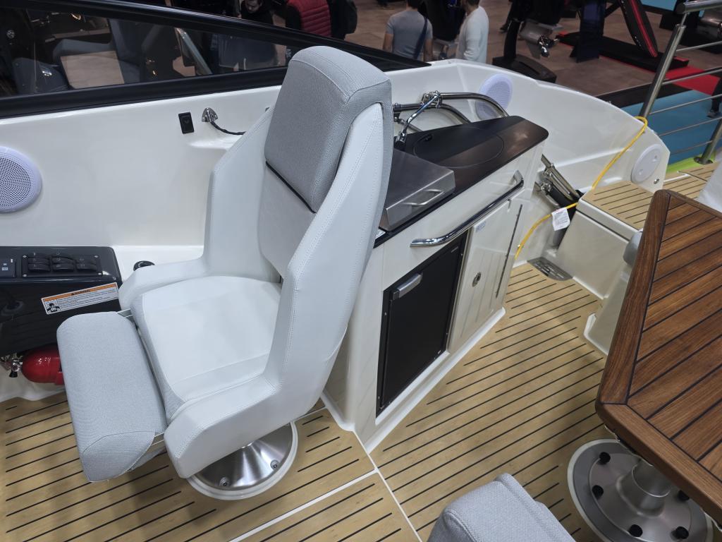 Activ 805 Cruiser mit 300PS