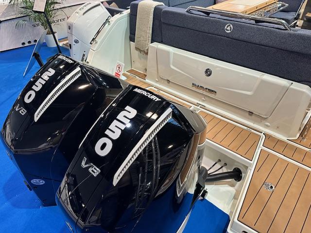 910 Odyssey mit 2x 250PS MESSEBOOT