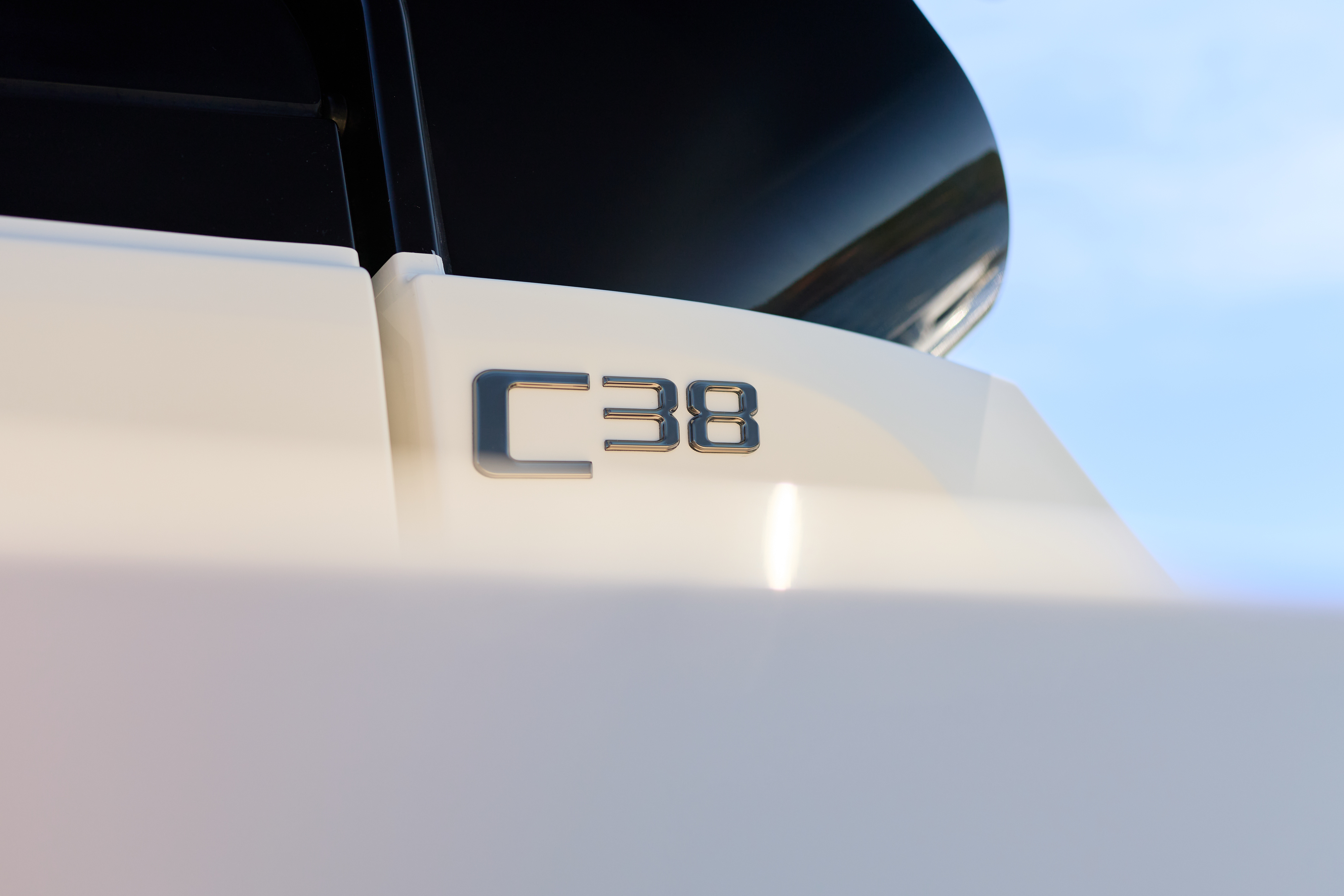 Navan C 38 inkl. 2x 350 PS V10