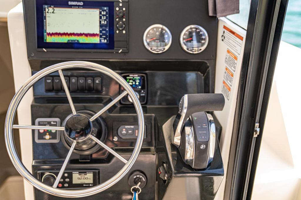 Captur 805 Pilothouse Captur 805 Pilothouse