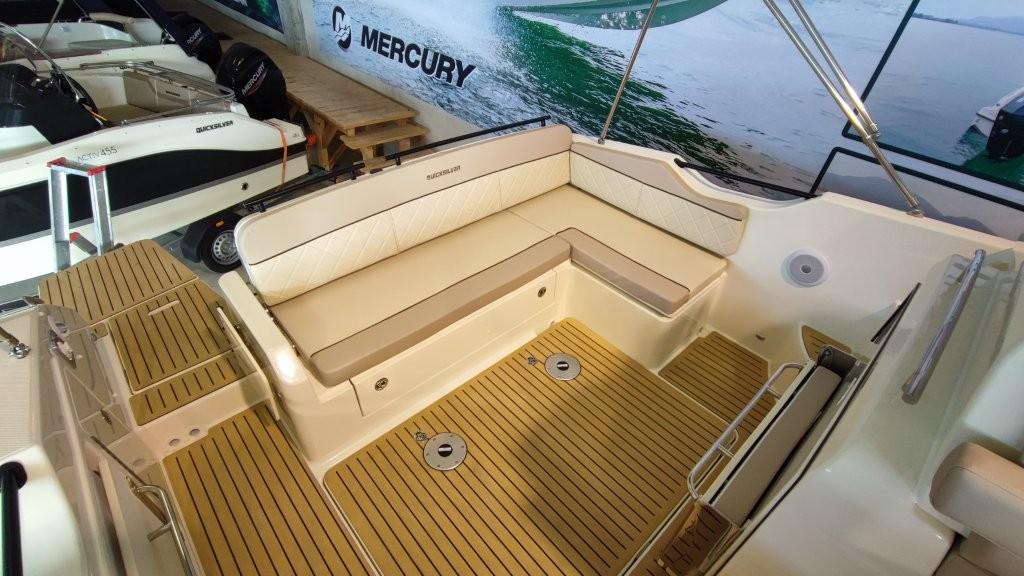 Activ 875 Sundeck 2x200PS V6