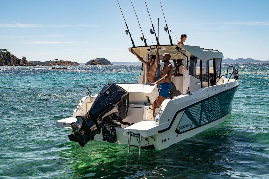 Captur 805 Pilothouse Captur 805 Pilothouse