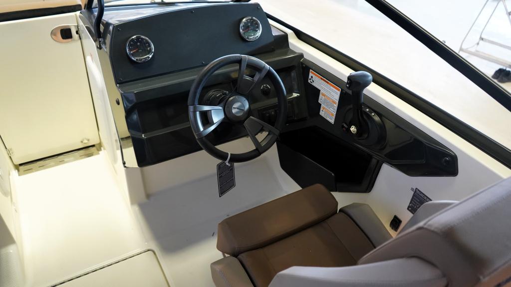 Activ 605 Bowrider mit 115 PS