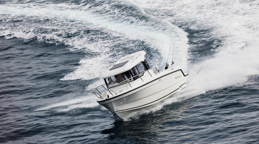 700 Pilothouse inkl. 115 PS und Trailer 700 Pilothouse inkl. 115 PS und Trailer