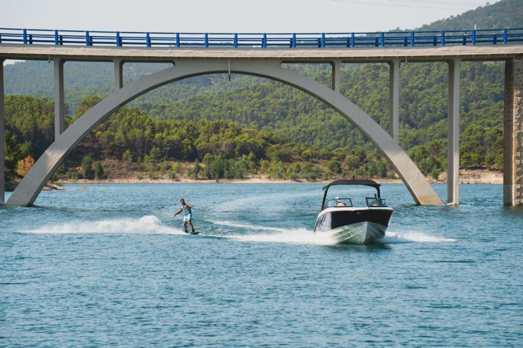 V20 Bowrider Outboard 115PS