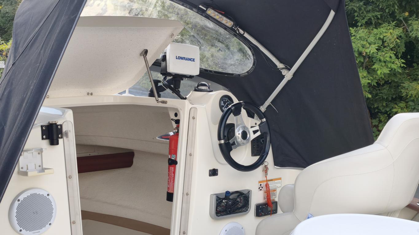 Quicksilver Activ 430 Cabin mit Mercury 25 PS und Trailer, Gebraucht