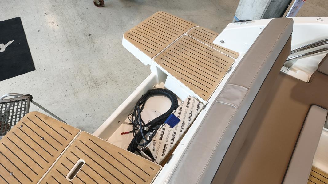 Quicksilver 675 Bowrider mit Mercury 175 PS V6 Lagerboot