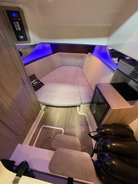 _Quicksilver_Activ_875_Sundeck_mit_2x_F250_ JOYSTICK