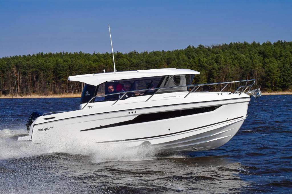 790 Explorer inkl. 200 PS und Trailer