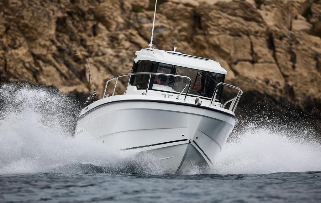 700 Pilothouse 700 Pilothouse