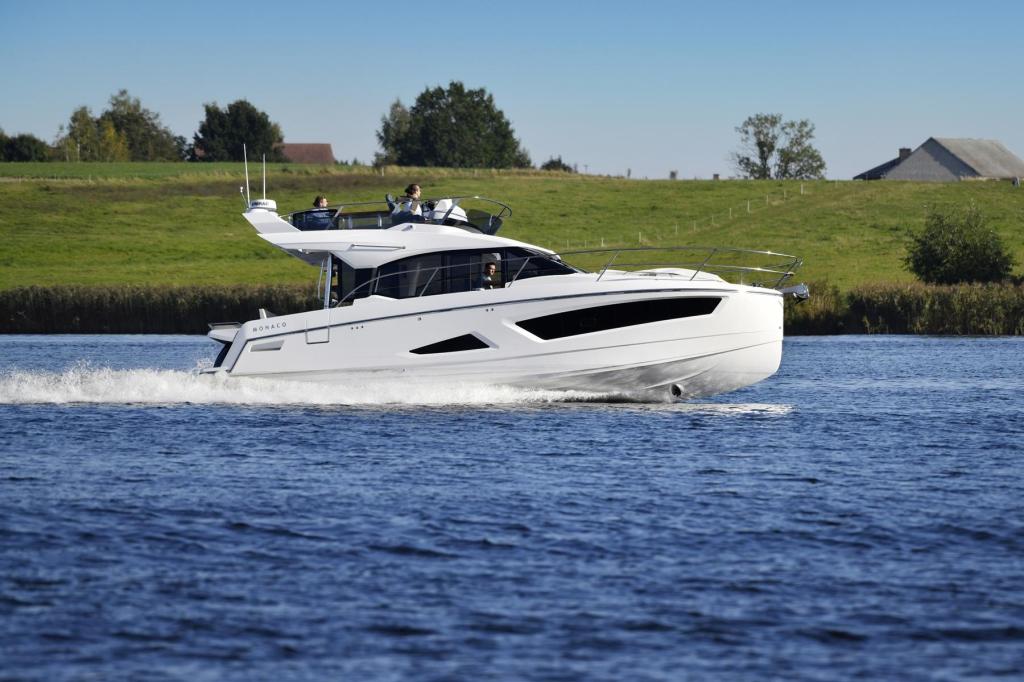 Monaco 110 Flybridge 2 x 200 PS Monaco 110 Flybridge 2 x 200 PS