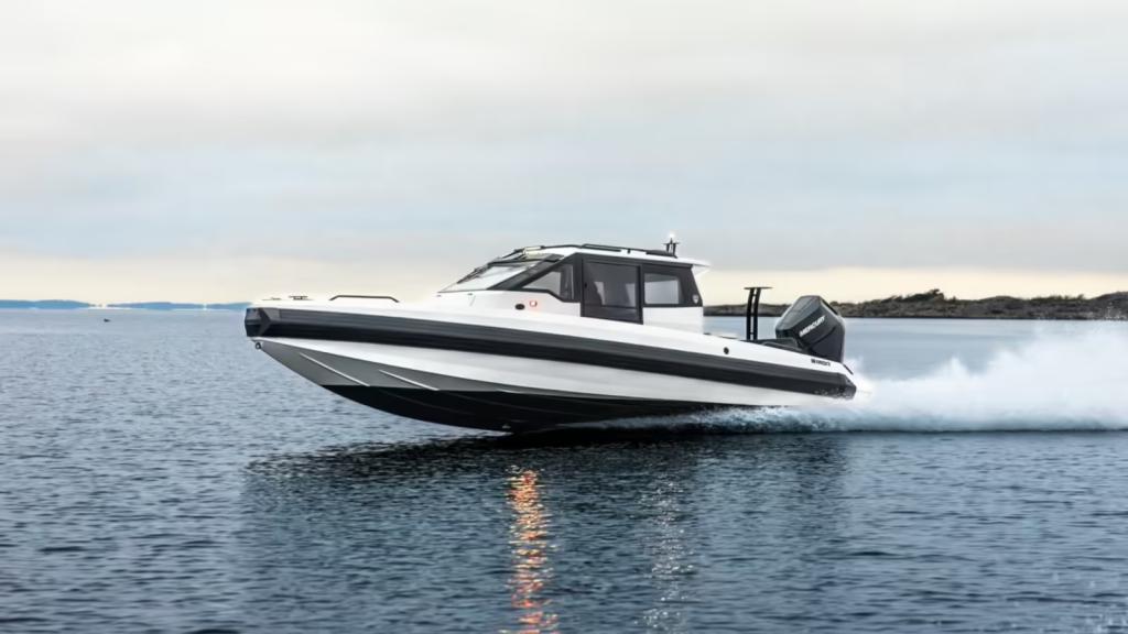 827 Coupe mit 250PS und Trailer 827 Coupe mit 250PS und Trailer