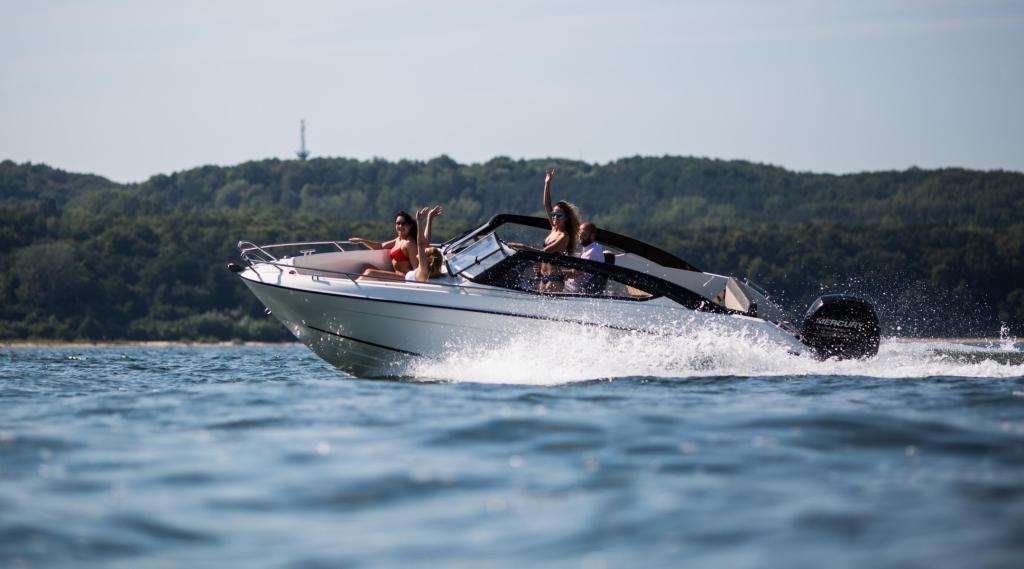 630 Bowrider mit 115 PS und Trailer