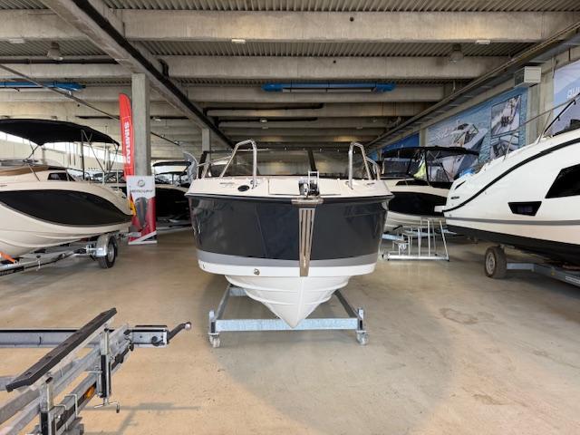 Activ 675 Bowrider mit 175 PS