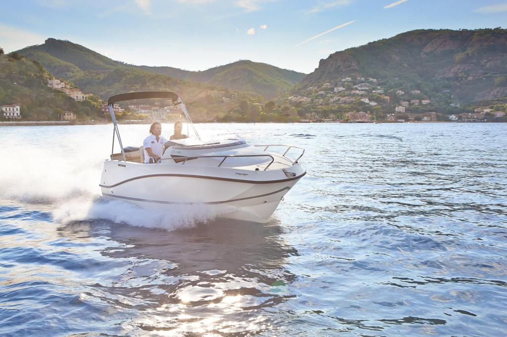 Activ 505 Cabin mit 15 PS und Trailer