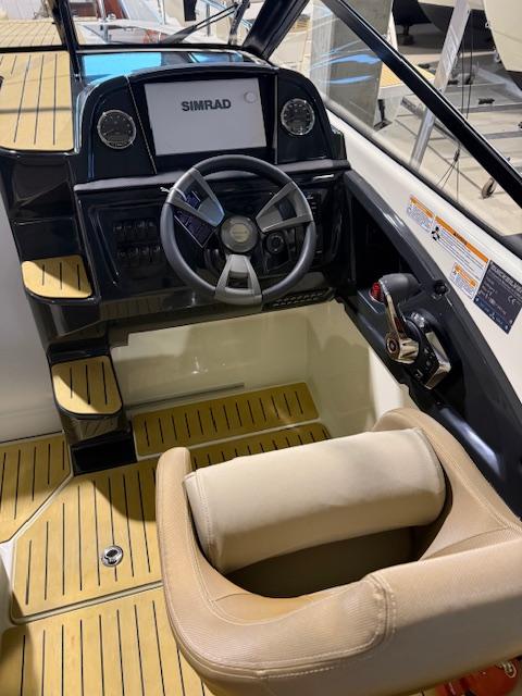 Activ 755 Cruiser mit 250 PS Activ 755 Cruiser mit 250 PS