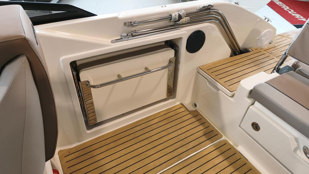 Quicksilver 675 Bowrider mit Mercury 175 PS V6 Lagerboot