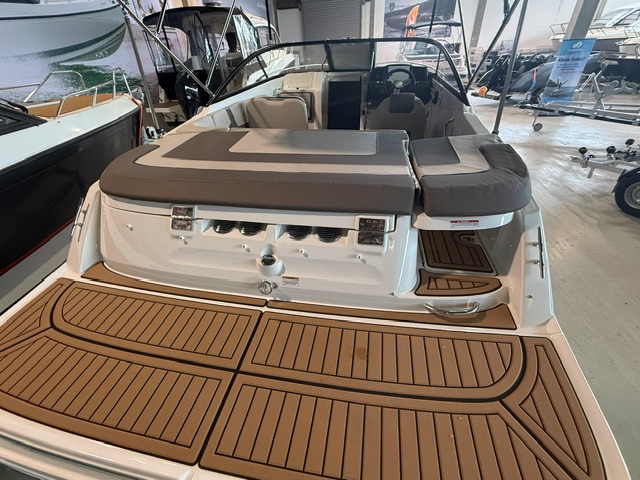 Bayliner VR5 Cuddy IB mit Mercruiser 4.5l (250PS)
