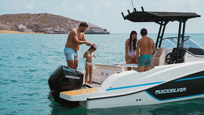 Quicksilver Activ 705 Open mit Mercury 200PS Lagerboot