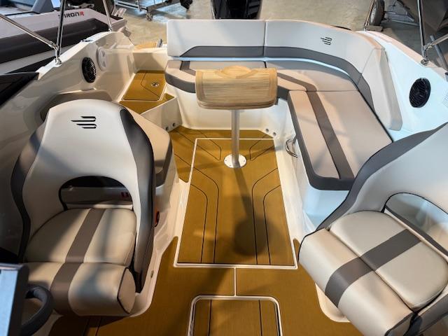 V20 Bowrider Outboard 200PS