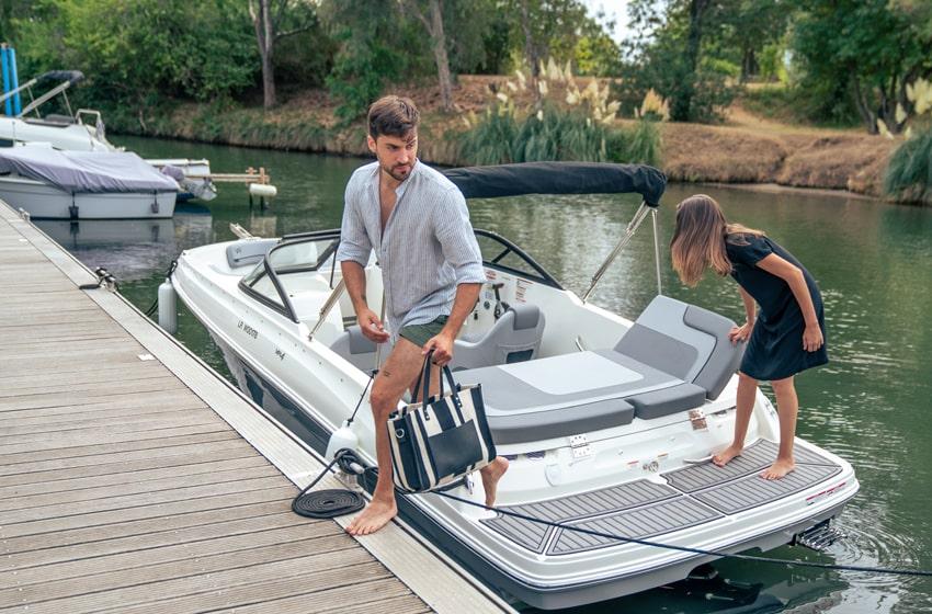VR4 Bowrider Inboard VR4 Bowrider Inboard
