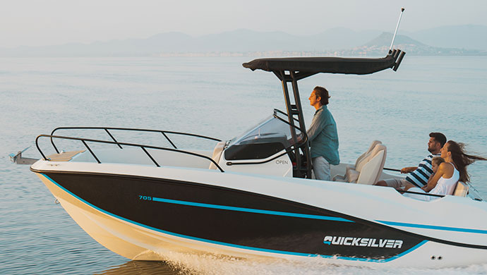 Quicksilver Activ 705 Open mit Mercury 200PS Lagerboot