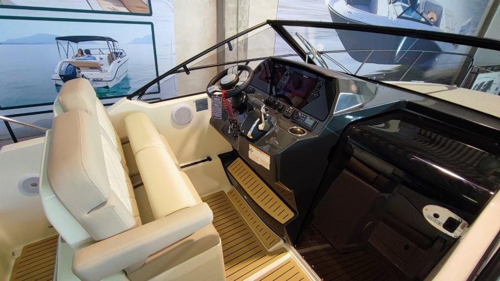 Activ 875 Sundeck 2x200PS V6 Activ 875 Sundeck 2x200PS V6