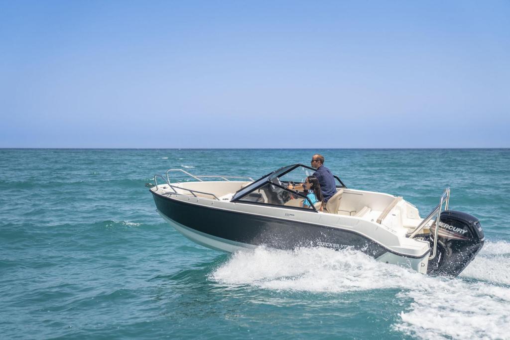 Activ 555 Bowrider mit 15PS inkl Trailer