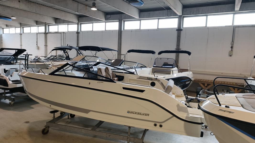 Quicksilver 675 Bowrider mit Mercury 175 PS V6 Lagerboot