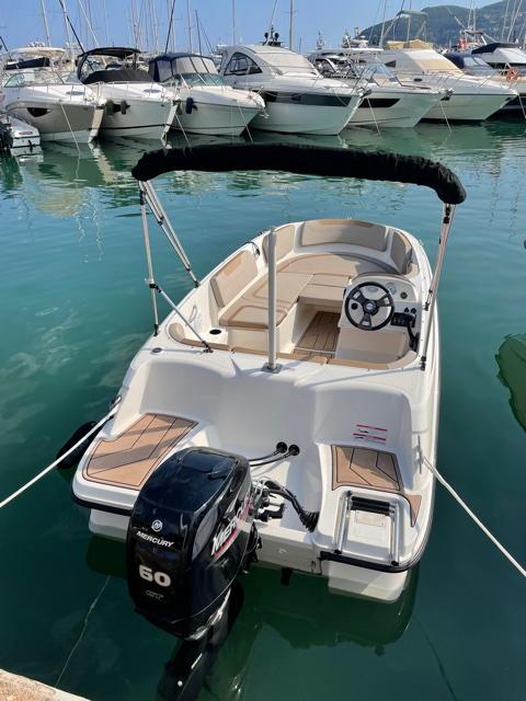 Activ 475 Axess mit 40 PS und Trailer