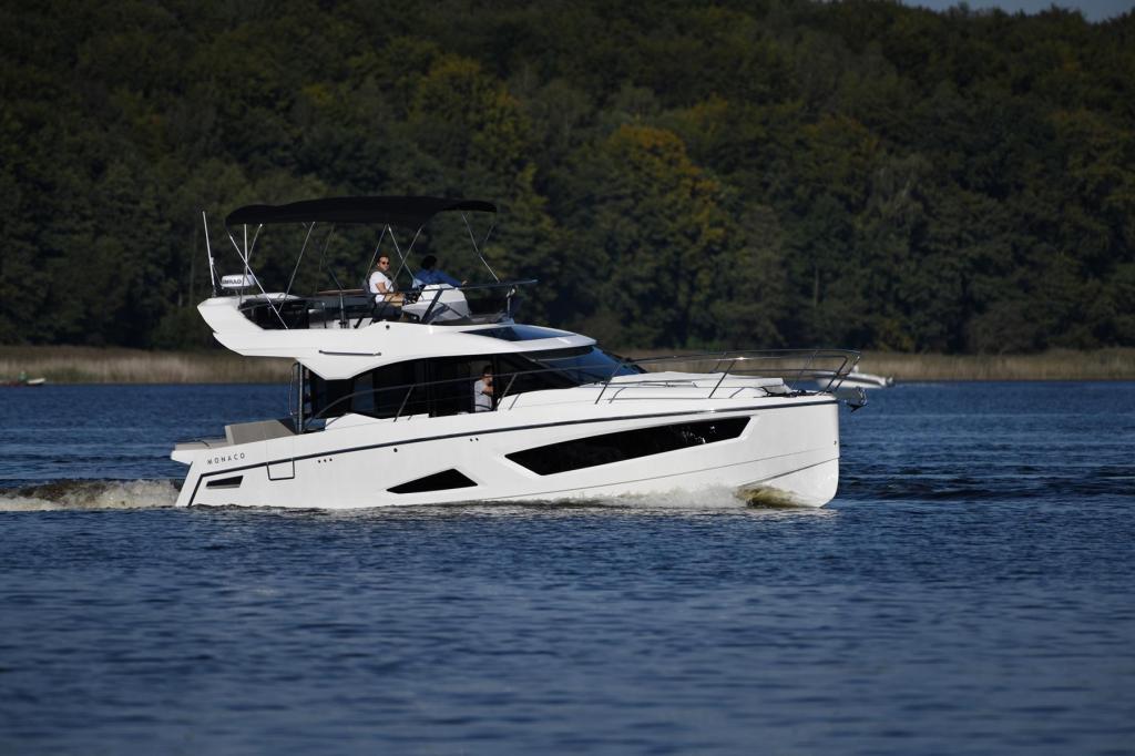 Monaco 110 Flybridge 2 x 200 PS Monaco 110 Flybridge 2 x 200 PS
