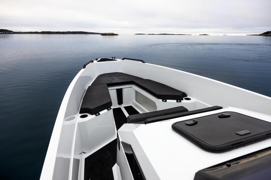907 mit 300 PS und Trailer