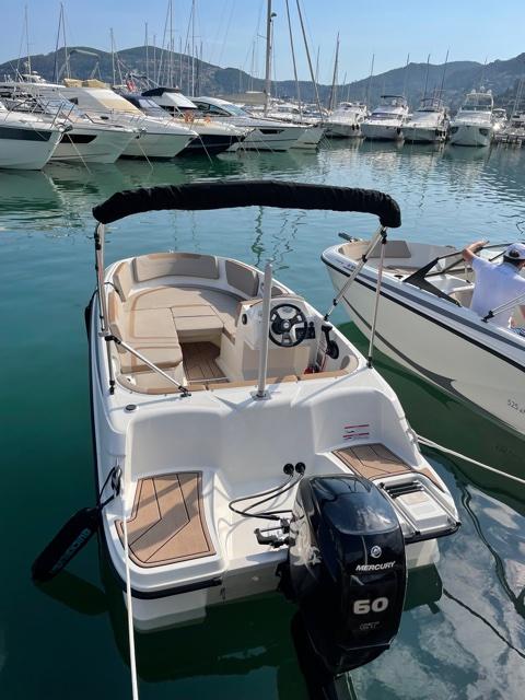 Activ 475 Axess mit 40 PS und Trailer