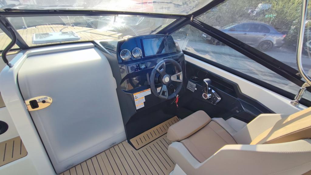 Activ 675 Cruiser mit 225 PS
