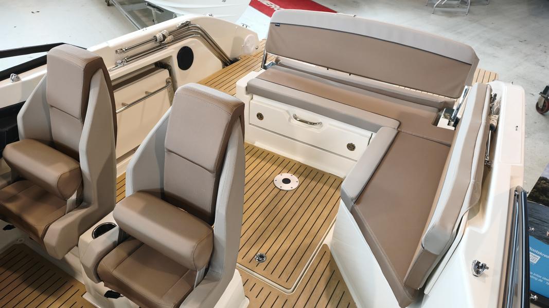Quicksilver 675 Bowrider mit Mercury 175 PS V6 Lagerboot