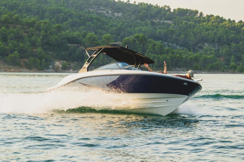 V20 Bowrider Outboard 200PS