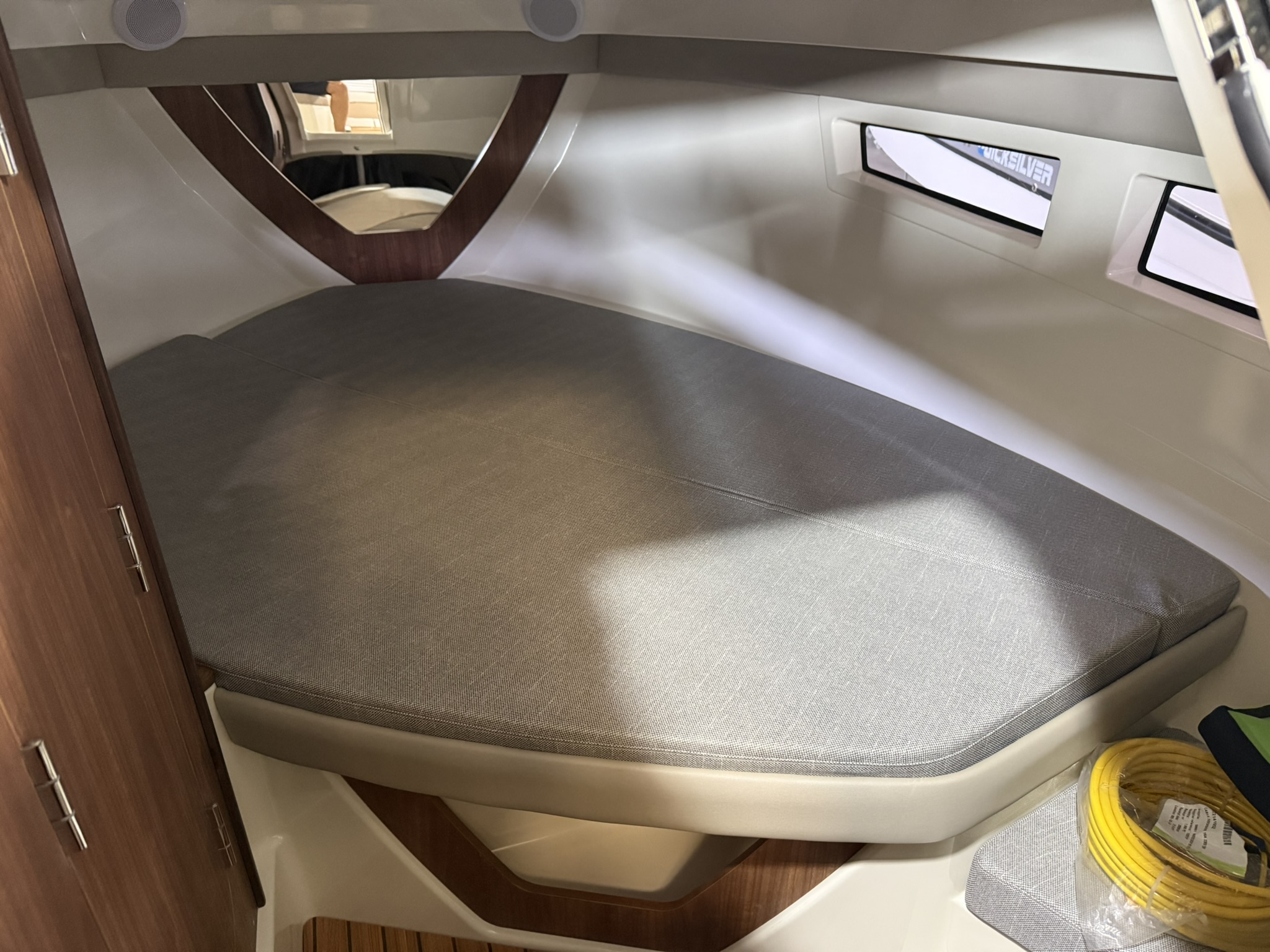Quicksilver Activ 805 Cruiser mit Mercury 250PS Lagerboot 
