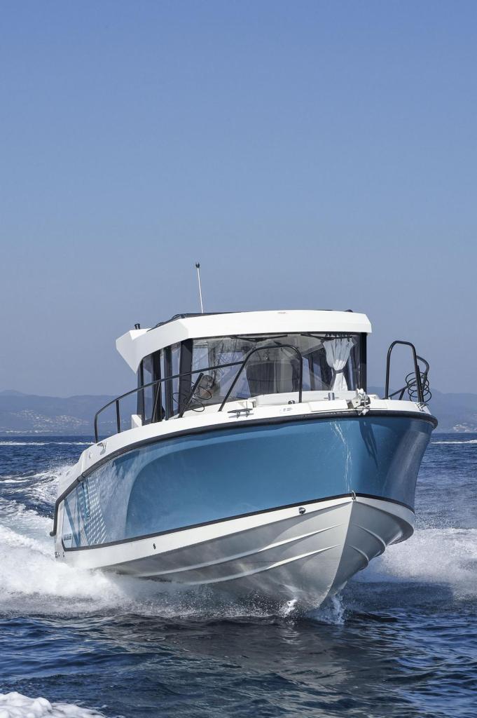 Captur 805 Pilothouse Captur 805 Pilothouse