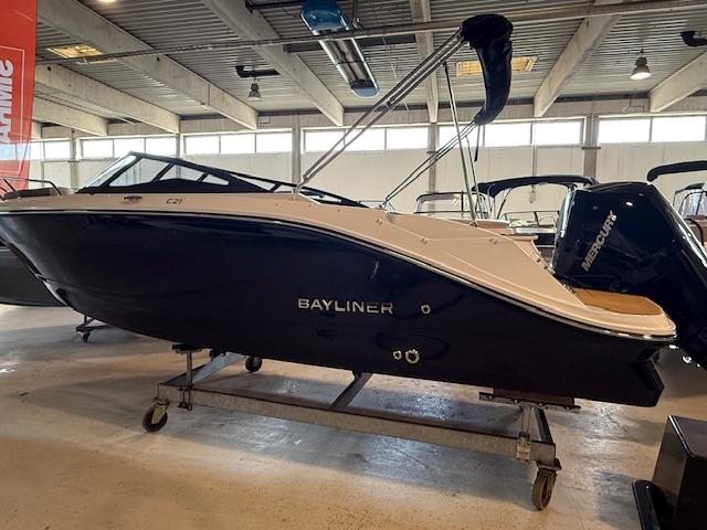 C21 Cuddy mit 225 PS TESTBOOT C21 Cuddy mit 225 PS TESTBOOT