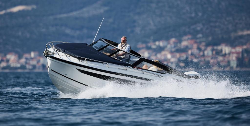 780 Escape inkl. 200 PS und Trailer