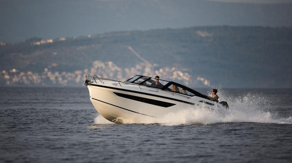 800 Cruiser inkl. 200 PS und Trailer