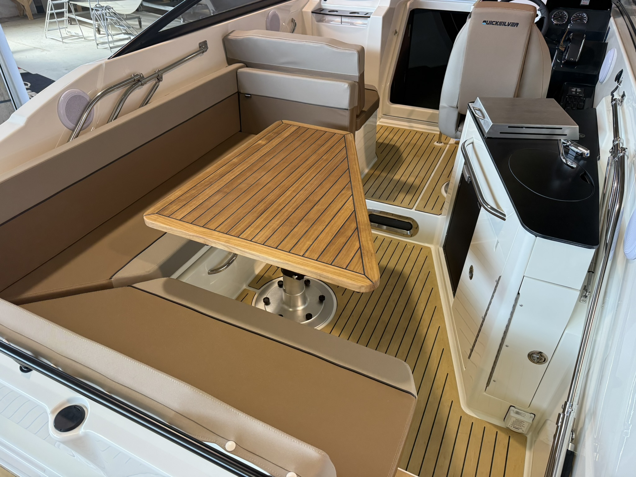 Quicksilver Activ 805 Cruiser mit Mercury 250PS Lagerboot 