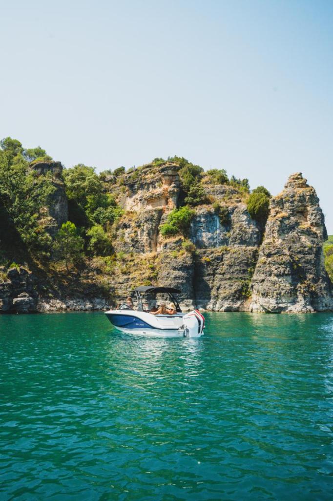 V20 Bowrider Outboard 115PS