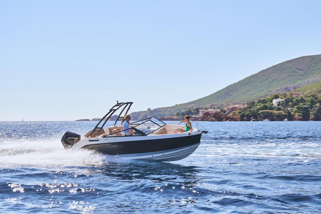 Activ 675 Bowrider Activ 675 Bowrider