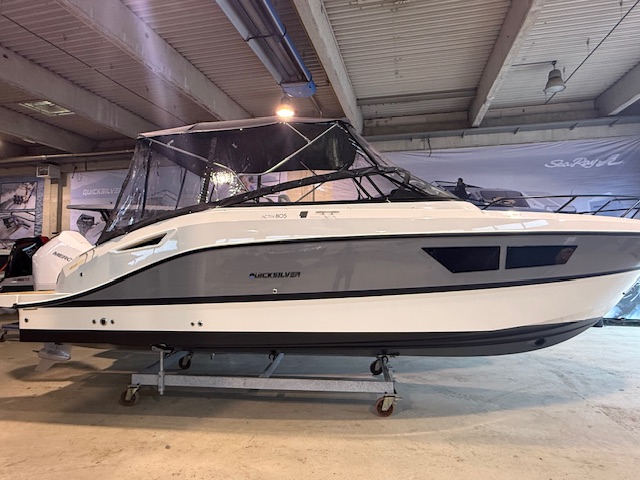 Quicksilver Activ 805 Cruiser mit Mercury 300PS Lagerboot