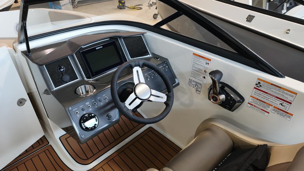 Bayliner VR6 Bowrider mit Mercury 175 PS, Lagerboot