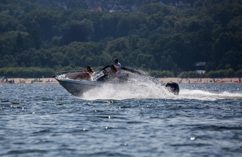 630 Bowrider mit 115 PS und Trailer